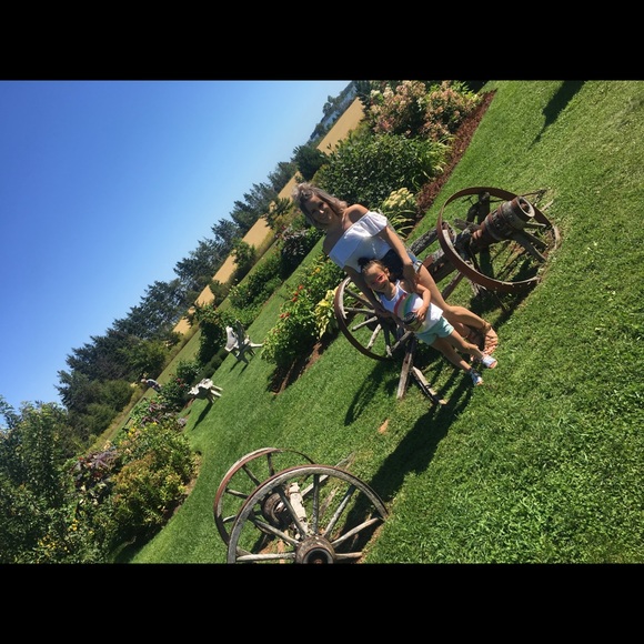 Meet your Posher, Melanie - Picture 1 of 1